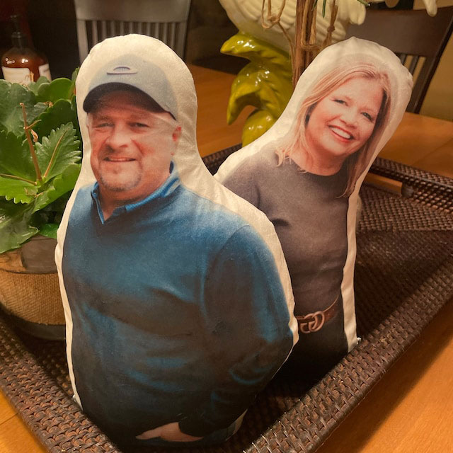 Niño con su regalo personalizado